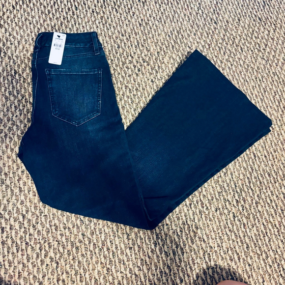 EXPRESS Mid Rise Dark Wash
Blue 70’s Flare Jeans Flex Medium Short 6/8/10 NWT - Picture 13 of 16